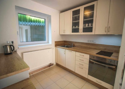 Apartmán v přízemí - kuchyňská linka