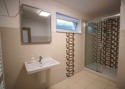 Apartmán v přízemí - koupelna se sprchovým koutem