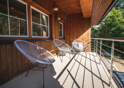 Apartmán v patře - balkon s posezením